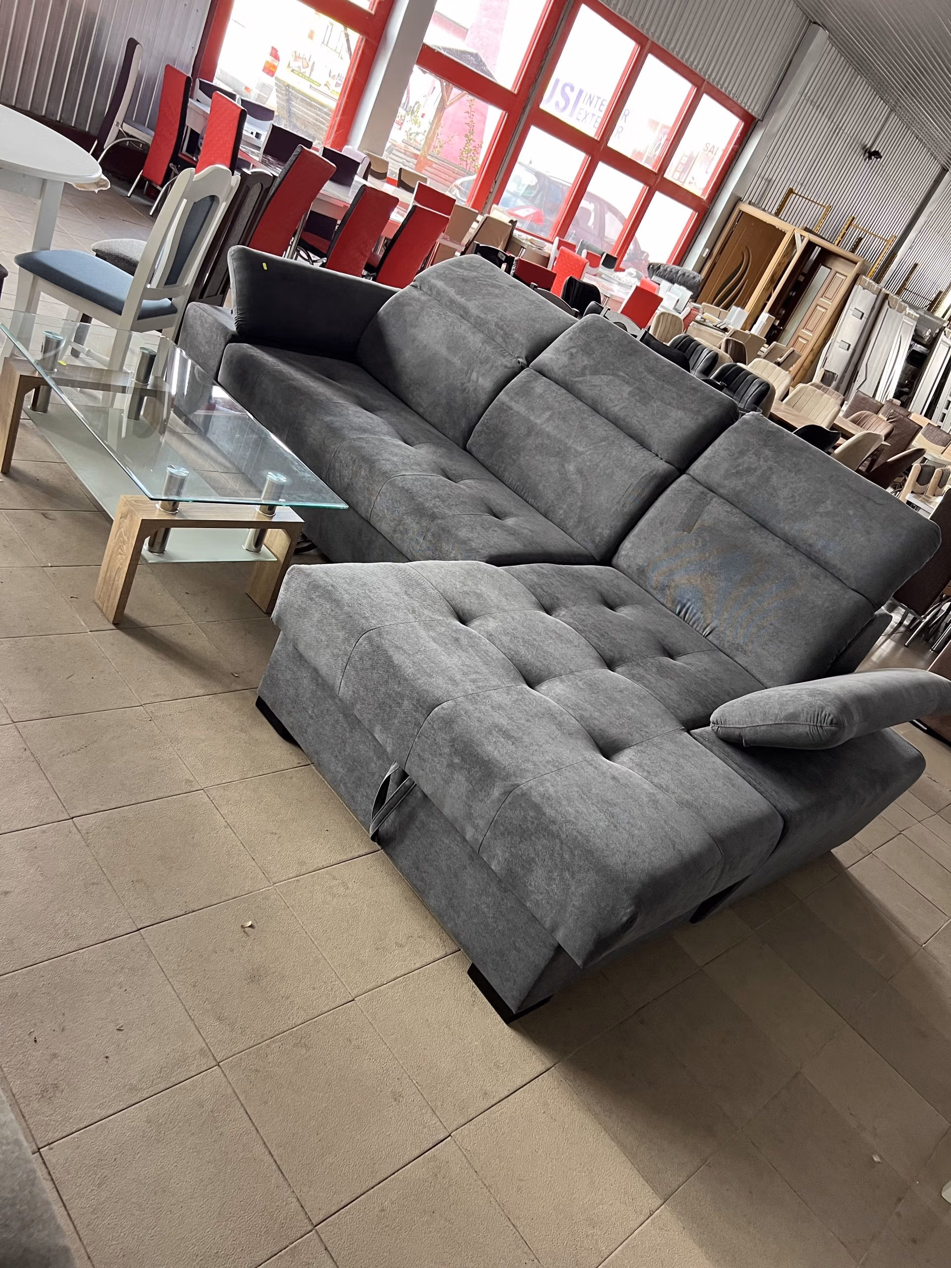 Cauti Coltar Patric ? 3900 LEI, 305CM/170CM. Saltea din Spuma HR de cea mai buna calitate. Depozitul din Fălticeni vă pune la dispoziție. Multe modele si culori.Livrăm in Botoșani .Direct din Depozitul din Fălticeni.